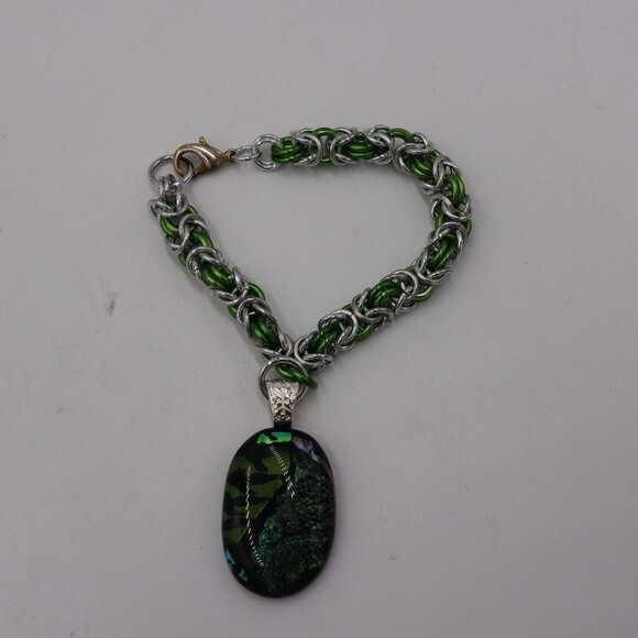 Handmade Woven Chain Maille Green & Silver Pendant Bracelet - Picture 2 of 7